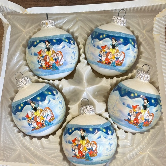 VINTAGE Walt DISNEY Company SNOW WHITE 7 DWARVES Set 5 Glass Ball Ornaments BOX - Picture 3 of 11